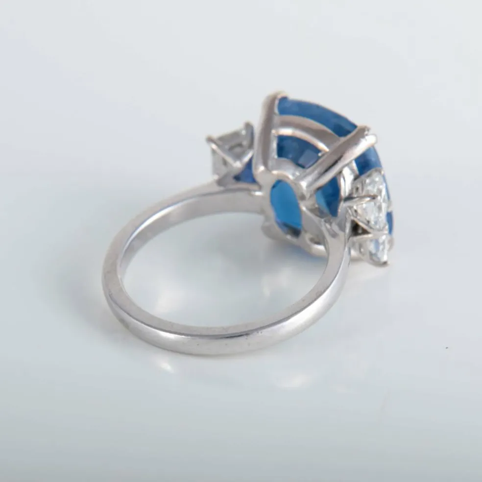 Bague Saphir de Ceylan 13.60cts Diamants taille princesse