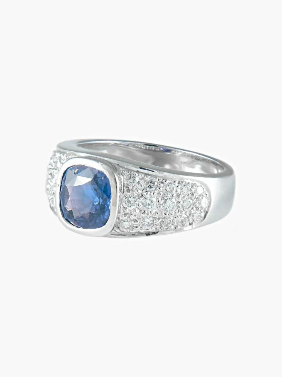 Bague saphir de Ceylan et diamants or blanc