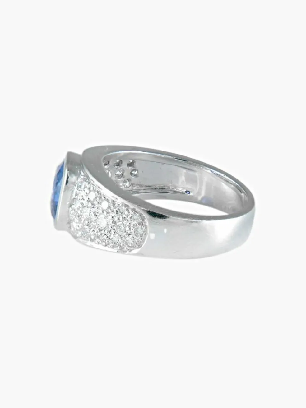 Bague saphir de Ceylan et diamants or blanc