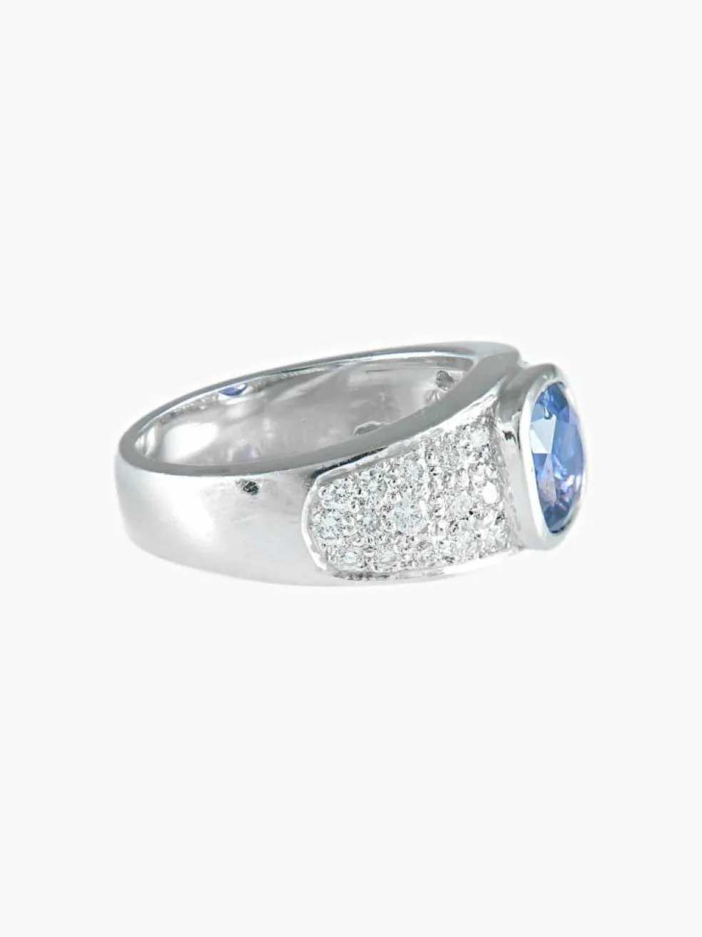 Bague saphir de Ceylan et diamants or blanc