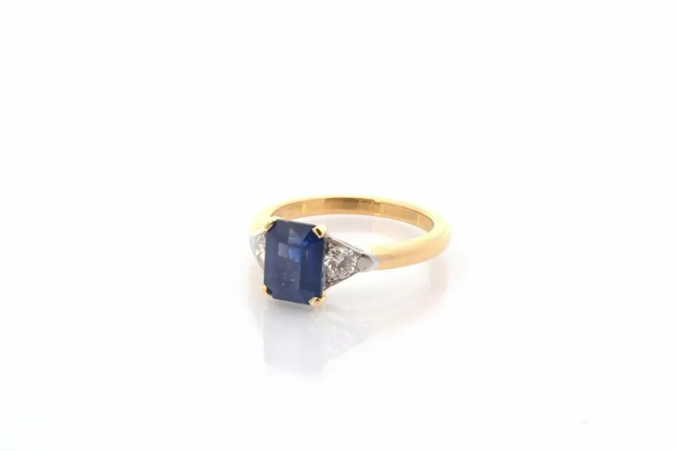 Bague saphir de 2,30cts et diamants