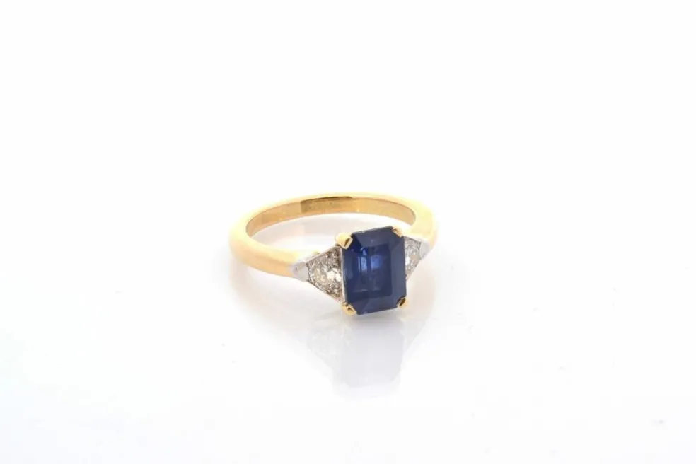 Bague saphir de 2,30cts et diamants