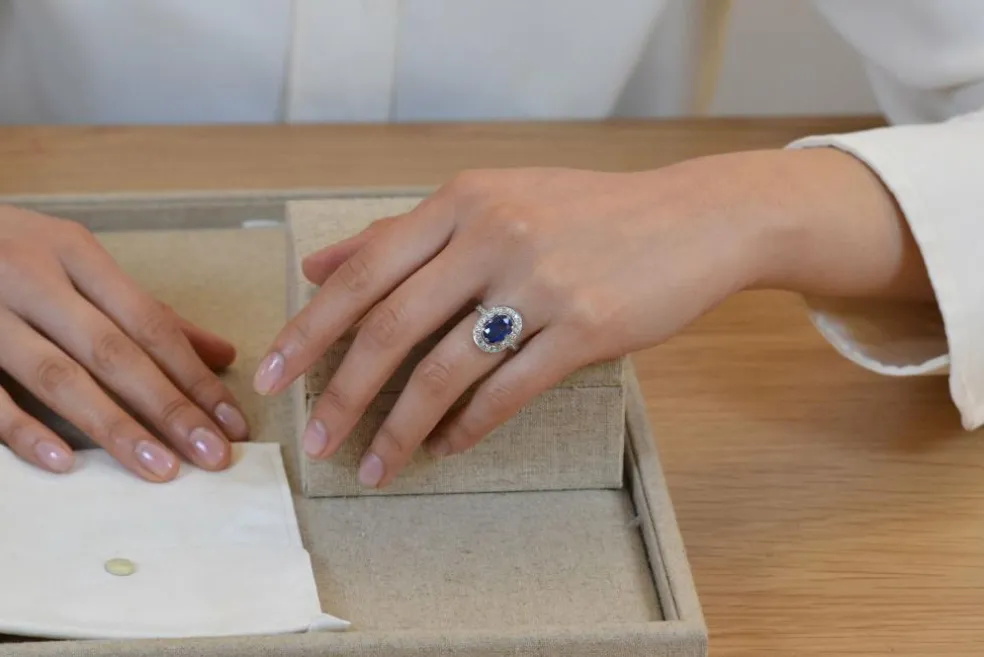 Bague saphir de 2,20cts et diamants
