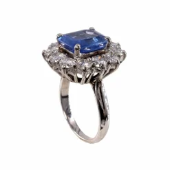 Bague saphir, entourage diamants