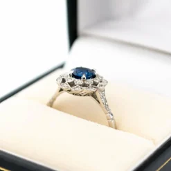Bague Saphir entourage Diamants