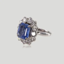 Bague saphir, entourage diamants