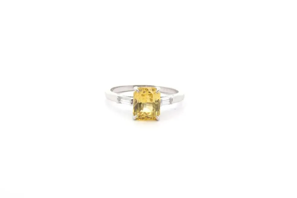 Bague saphir jaune de 2,02cts et diamants