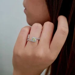 Bague saphir jaune diamants or blanc