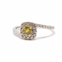 Bague saphir jaune diamants or blanc