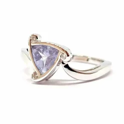 Bague saphir milky diamants or blanc