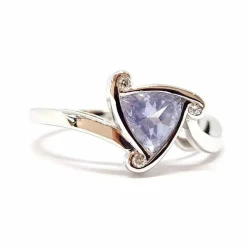 Bague saphir milky diamants or blanc