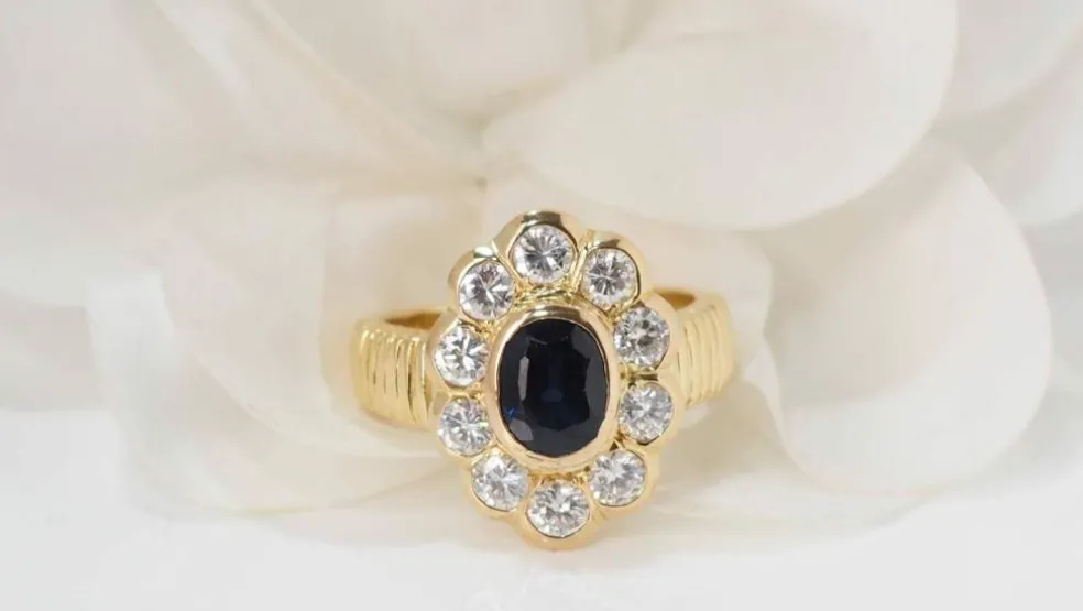 Bague saphir ovale et diamants