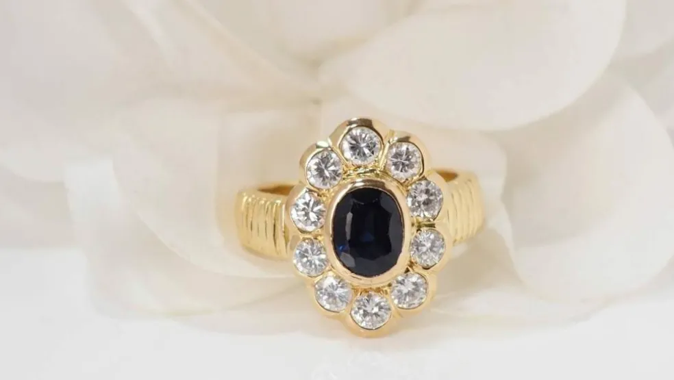 Bague saphir ovale et diamants