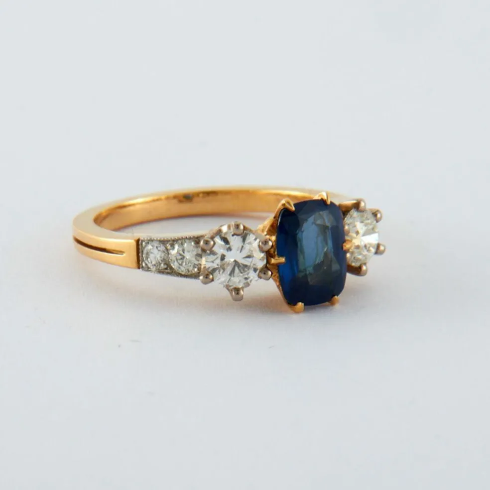 Bague Saphir épaulé Diamants