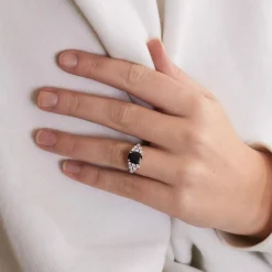 Bague Saphir épaulé Diamants