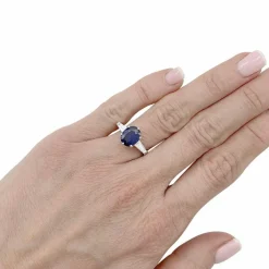 Bague saphir, platine et diamants.