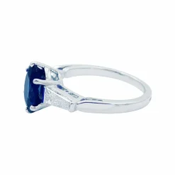 Bague saphir, platine et diamants.