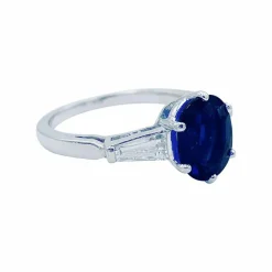 Bague saphir, platine et diamants.