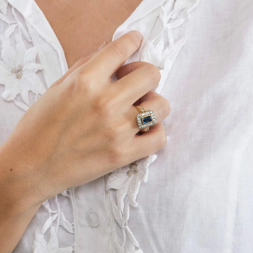 Bague saphir rectangle entourage diamants