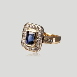 Bague saphir rectangle entourage diamants