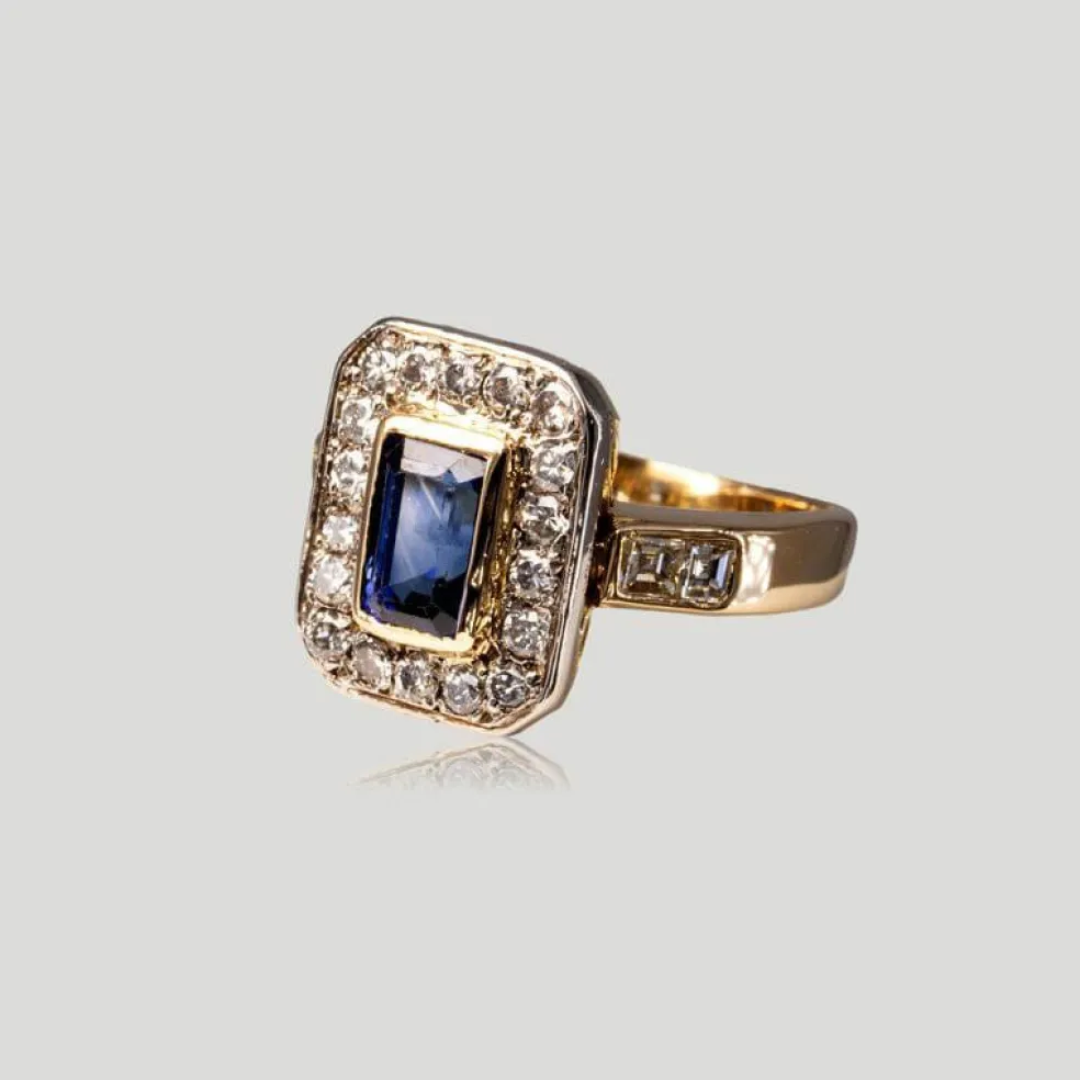 Bague saphir rectangle entourage diamants