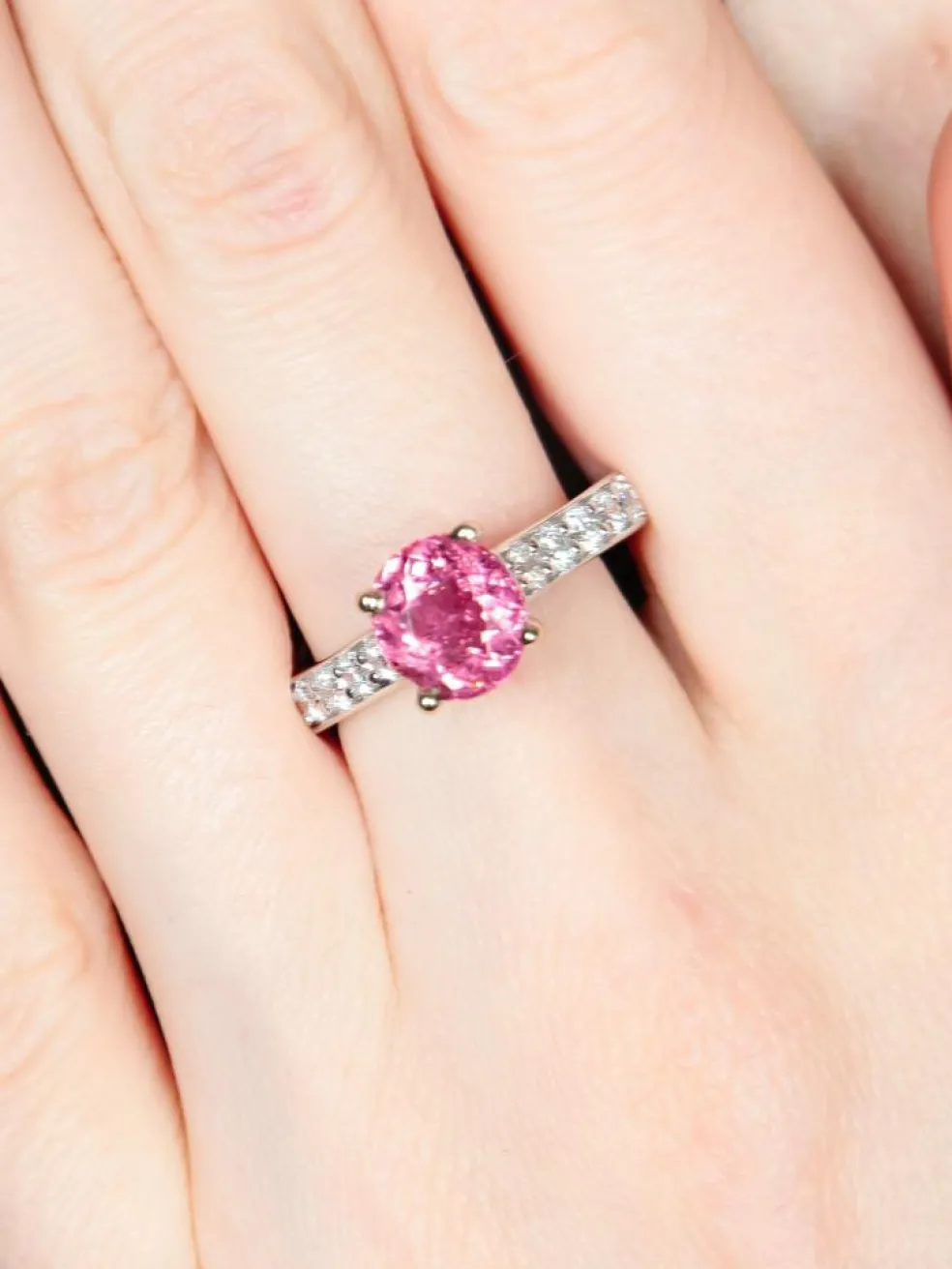 Bague saphir rose brillant or blanc