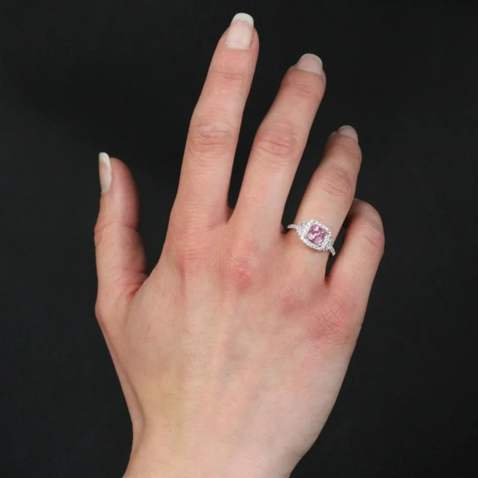 Bague saphir rose coussin et diamants
