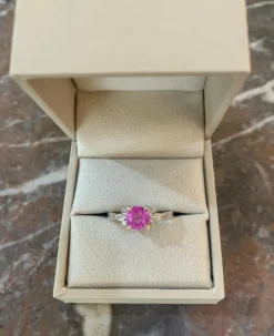 Bague saphir rose diamants or blanc