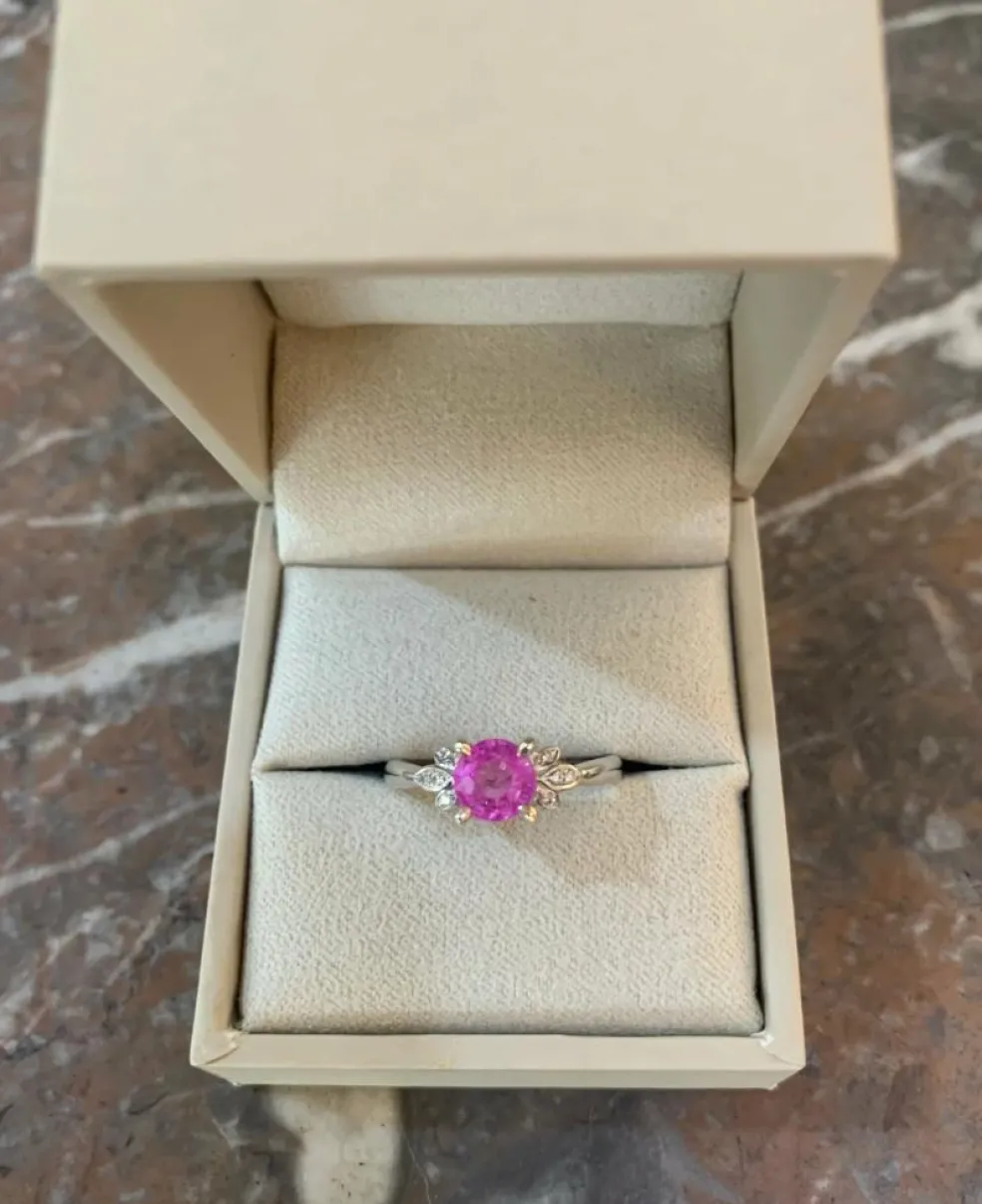 Bague saphir rose diamants or blanc