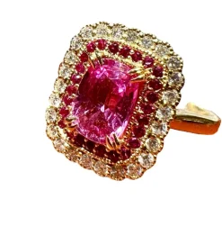 Bague Saphir rose entouré pavage diamants