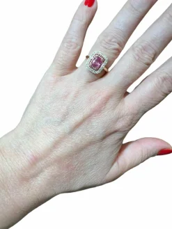 Bague Saphir rose entouré pavage diamants