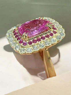 Bague Saphir rose entouré pavage diamants