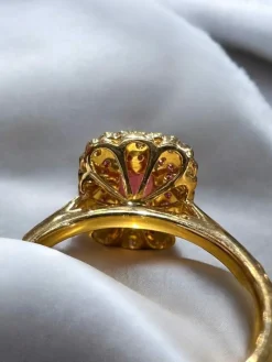 Bague Saphir rose entouré pavage diamants