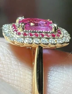Bague Saphir rose entouré pavage diamants