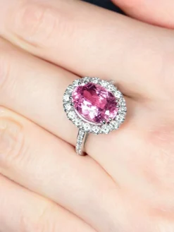 Bague saphir rose ovale diamants