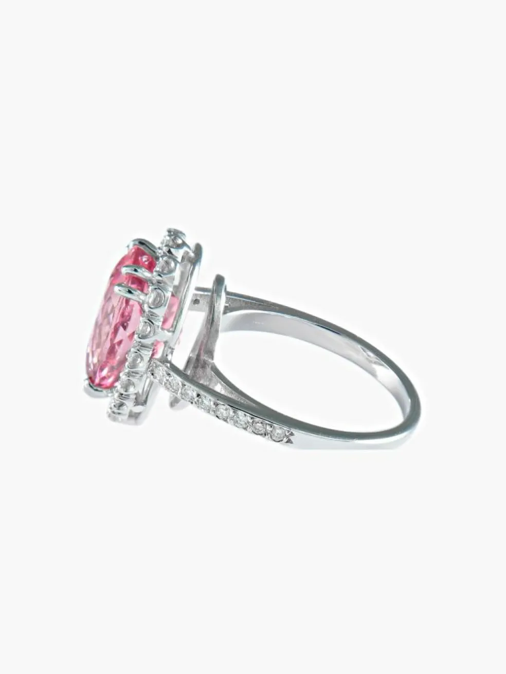 Bague saphir rose ovale diamants