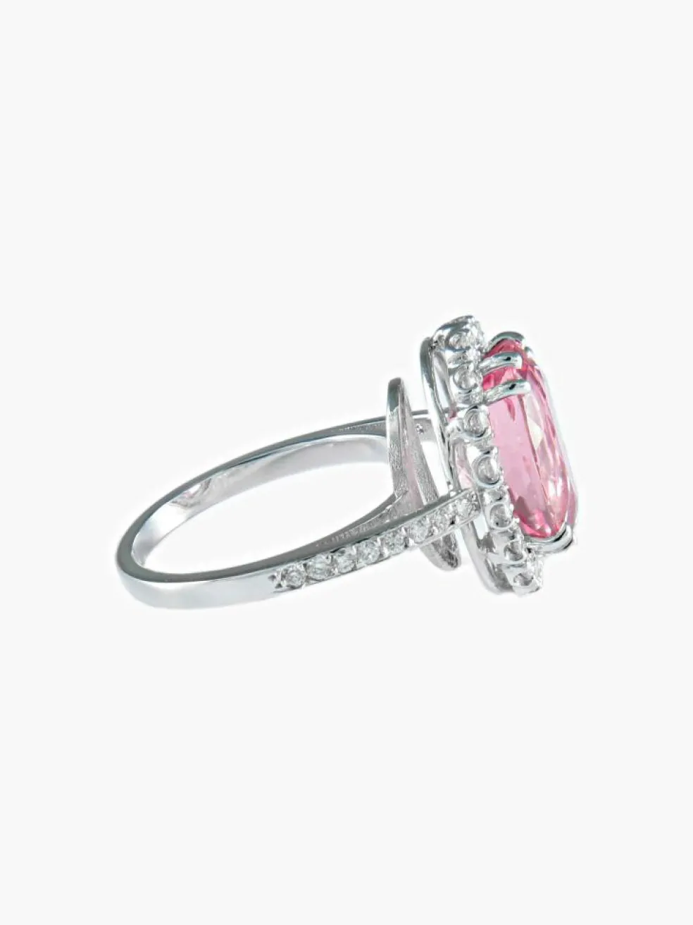 Bague saphir rose ovale diamants
