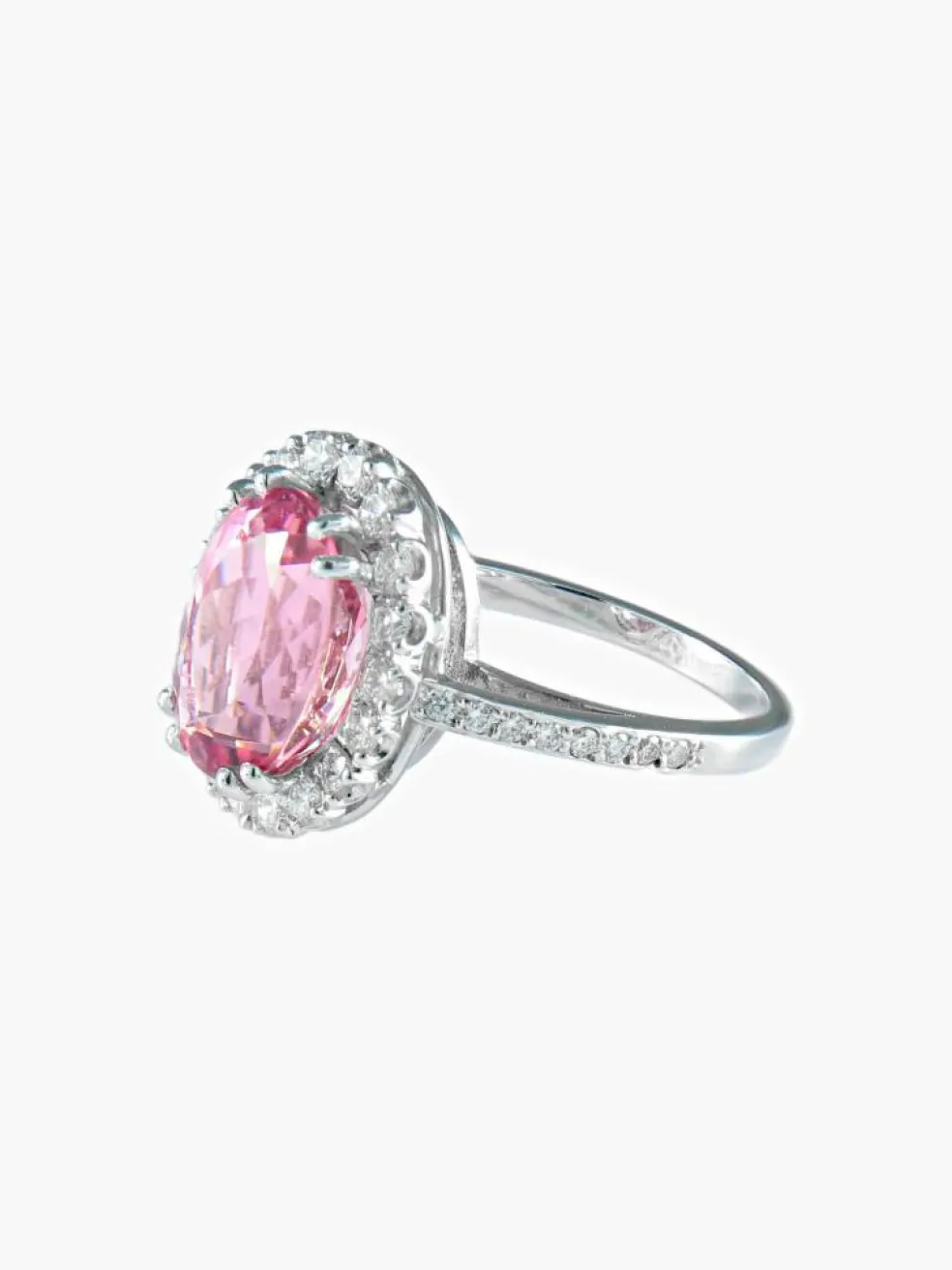 Bague saphir rose ovale diamants