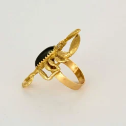 Bague scorpion en or jaune, onyx et diamants