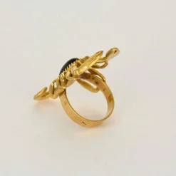 Bague scorpion en or jaune, onyx et diamants