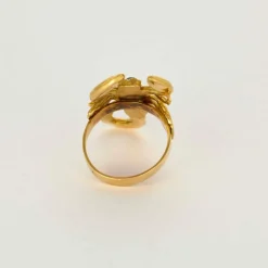 Bague scorpion en or jaune, onyx et diamants