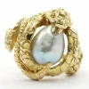 Bague "serpent" contemporaine en or jaune sertie d'une perle