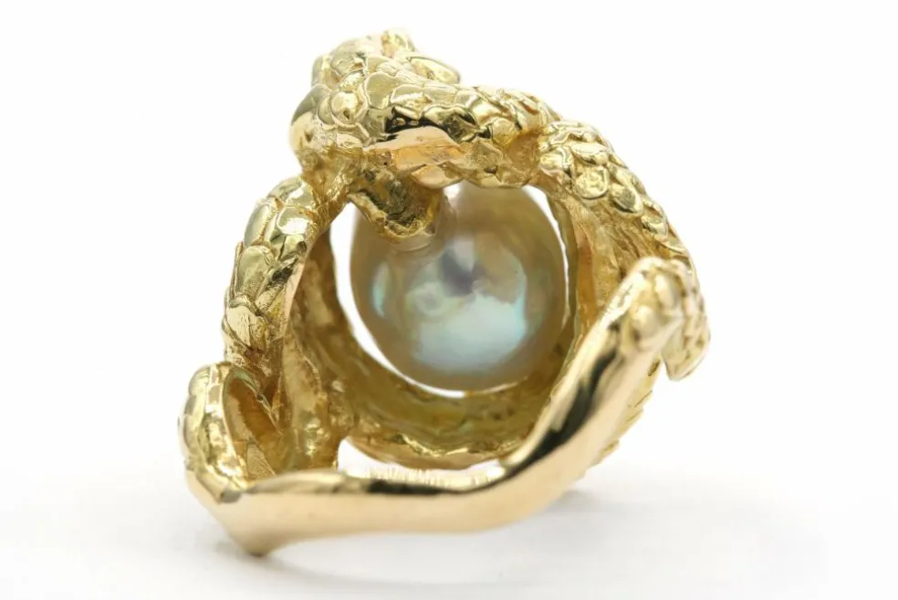 Bague "serpent" contemporaine en or jaune sertie d'une perle