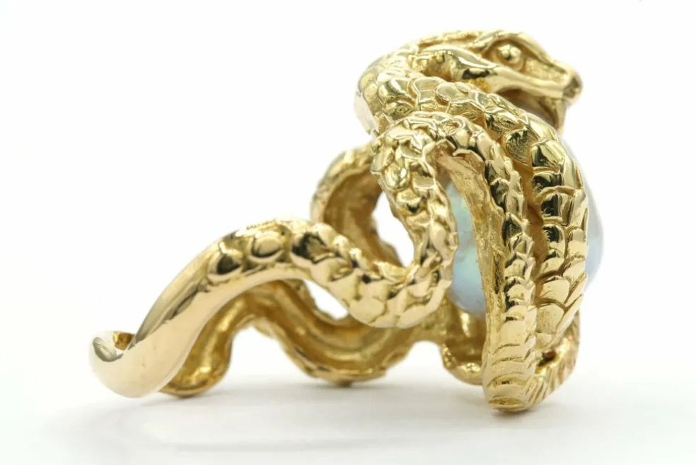 Bague "serpent" contemporaine en or jaune sertie d'une perle