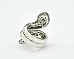 Bague serpent en diamant noir et blanc