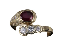 Bague Serpent Ovale Rubis et Diamants en or jaune