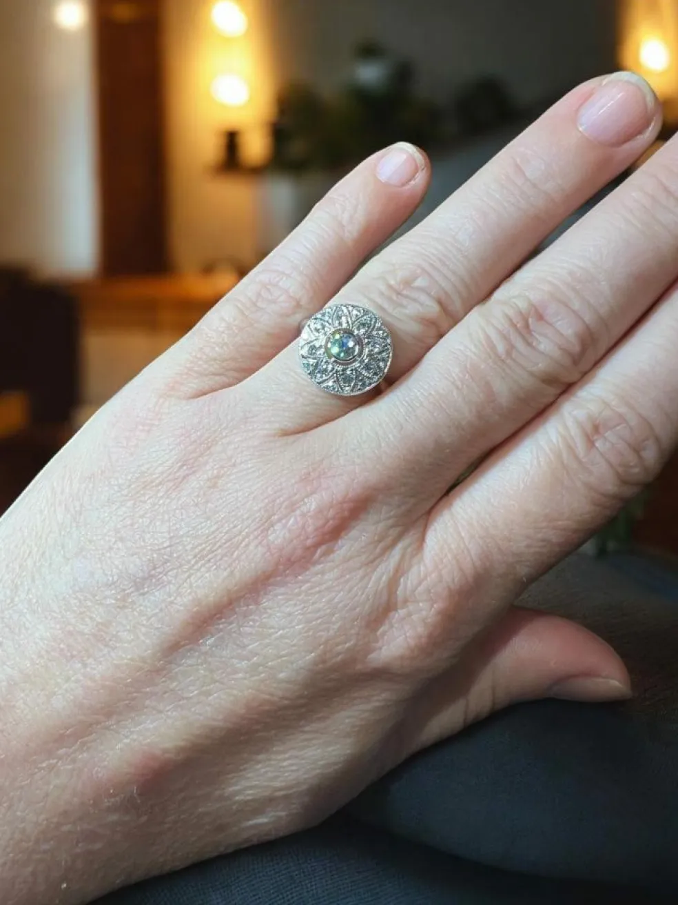 Bague sertie de diamants fleur or blanc