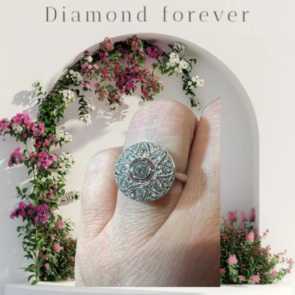 Bague sertie de diamants fleur or blanc