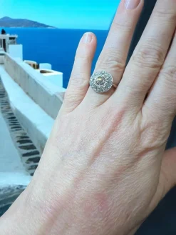 Bague sertie de diamants fleur or blanc