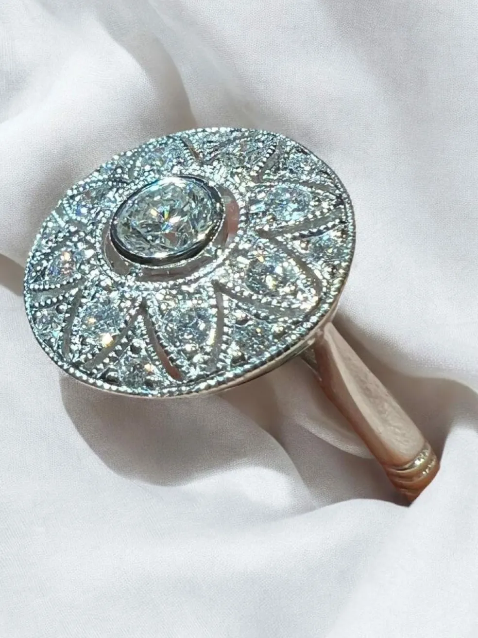 Bague sertie de diamants fleur or blanc